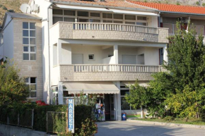 Omiš Duće sandy beach apartments Mare